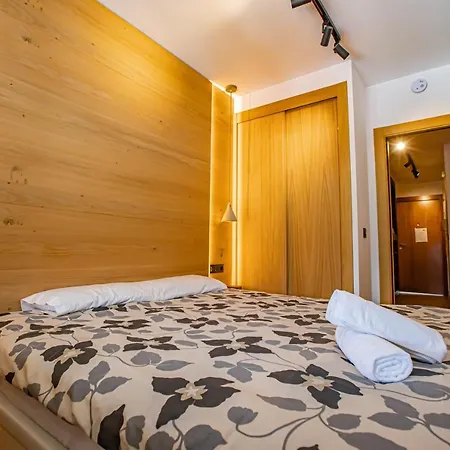Snh Edificio Serraneu 6 Personas Apartamento